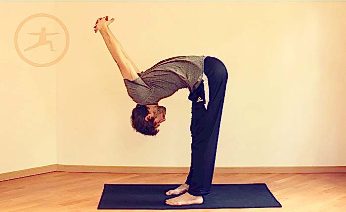 UTTANASANA  · Beneficios de la práctica de Yoga